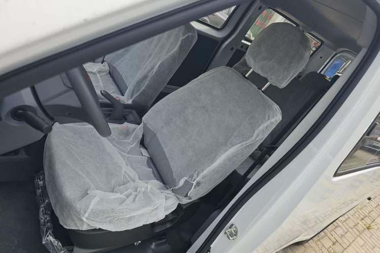 Used Wuling Yangguang 2025 Model 400km Bus Edition—Comfort Edition Interior 4