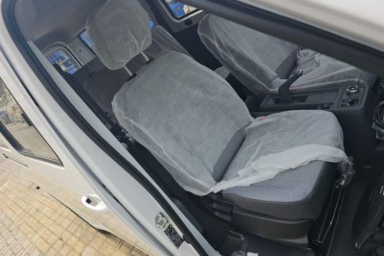 Used Wuling Yangguang 2025 Model 400km Bus Edition—Comfort Edition Interior 7