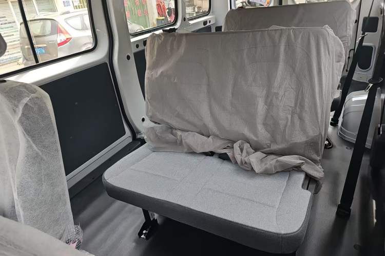 Used Wuling Yangguang 2025 Model 400km Bus Edition—Comfort Edition Interior 8