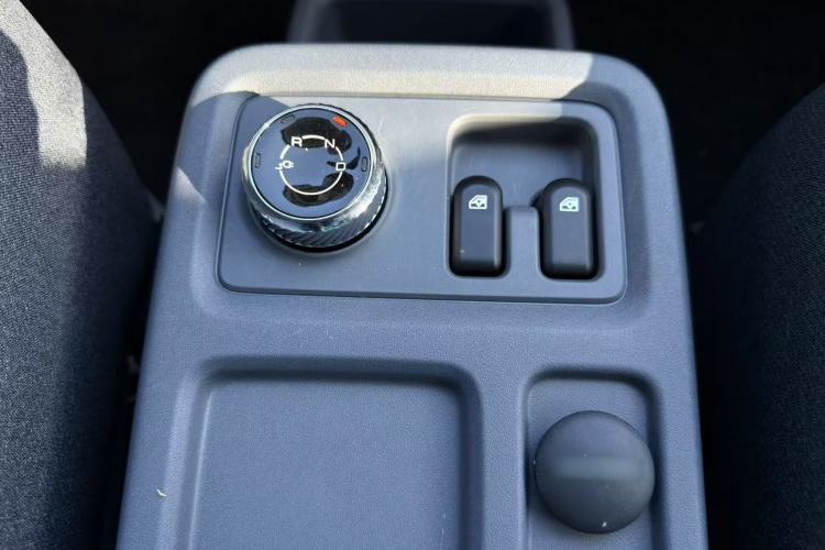 Used Wuling Yangguang 2025 Model 400km Bus Edition—Comfort Edition Interior 9