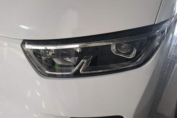 Used Wuling Yangguang 2025 Model 400km Bus Edition—Comfort Edition Left Front Headlight