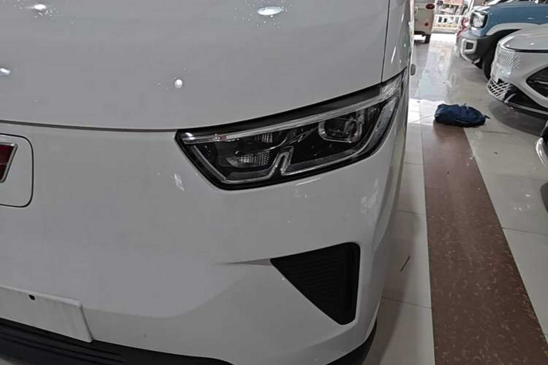 Used Wuling Yangguang 2025 Model 310KM Bus Edition—Customized by CATL Left Front Headlight