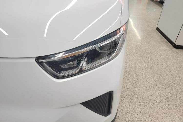 Used Wuling Yangguang 2025 Model 400km Bus Edition—Comfort Edition Left Front Headlight