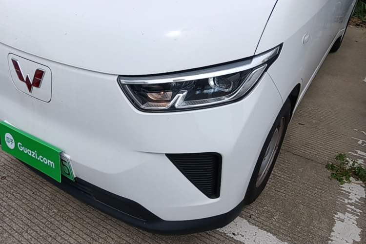 Used Wuling Yangguang 2025 Model 400km Bus Edition—Comfort Edition Left Front Headlight