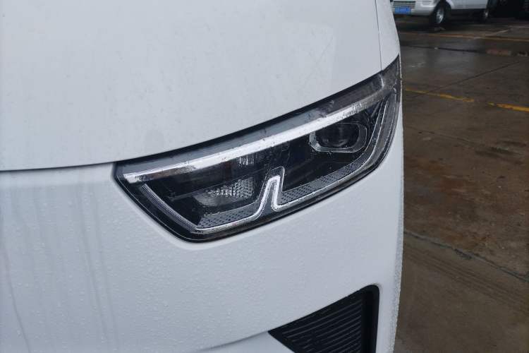 Used Wuling Yangguang 2025 Model 400km Bus Edition—Comfort Edition Left Front Headlight