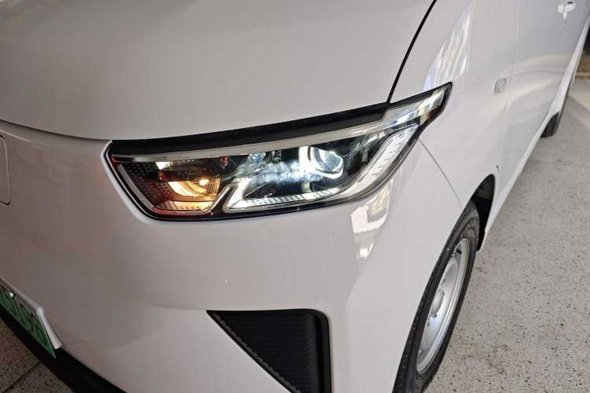 Used Wuling Yangguang 2025 Model 400km Bus Edition—Comfort Edition Left Front Headlight