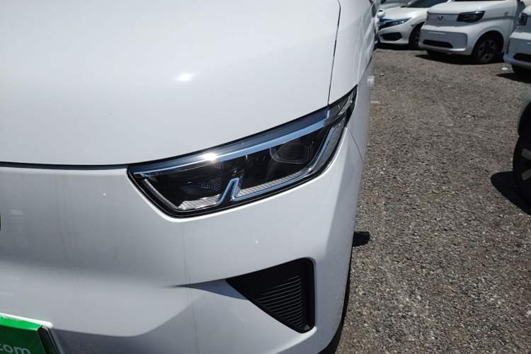 Used Wuling Yangguang 2025 Model 400km Bus Edition—Comfort Edition Left Front Headlight