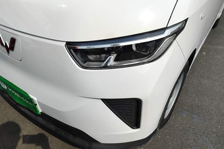 Used Wuling Yangguang 2025 Model 400km Bus Edition—Comfort Edition Left Front Headlight