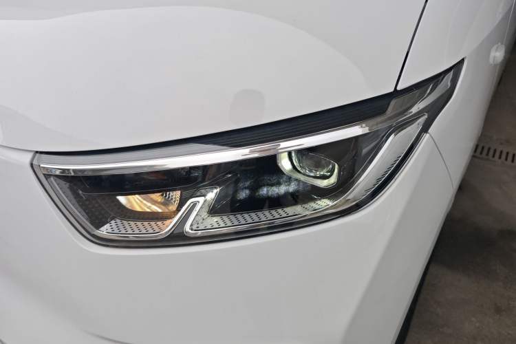 Used Wuling Yangguang 2025 Model 400km Bus Edition—Comfort Edition Left Front Headlight