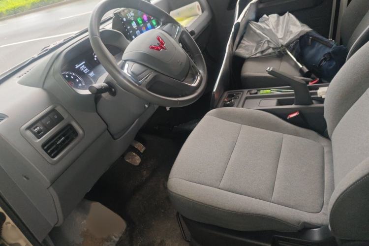 Used Wuling Yangguang 2025 Model 400km Bus Edition—Comfort Edition Left Front Seat