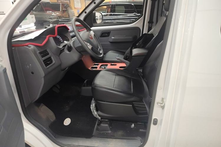 Used Wuling Yangguang 2025 Model 400km Bus Edition—Comfort Edition Left Front Seat
