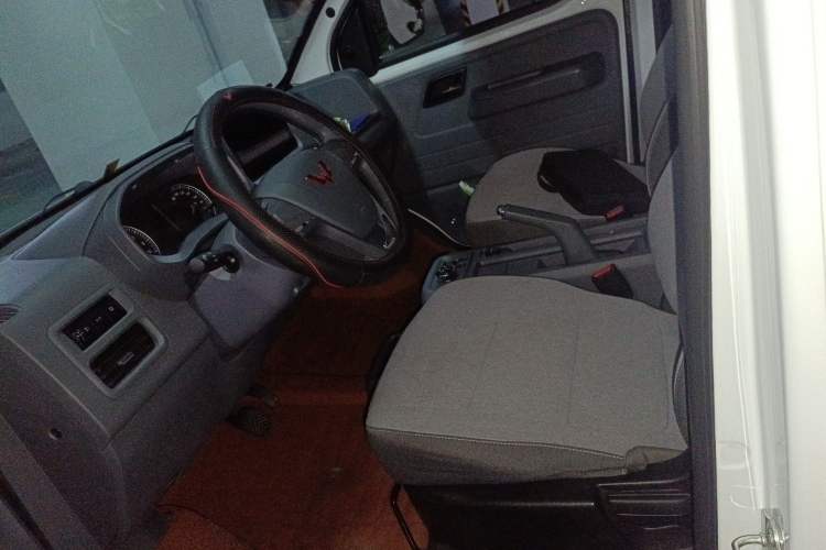 Used Wuling Yangguang 2025 Model 400km Bus Edition—Comfort Edition Left Front Seat