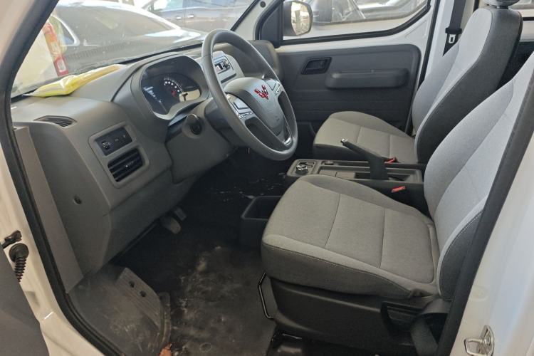 Used Wuling Yangguang 2025 Model 400km Bus Edition—Comfort Edition Left Front Seat