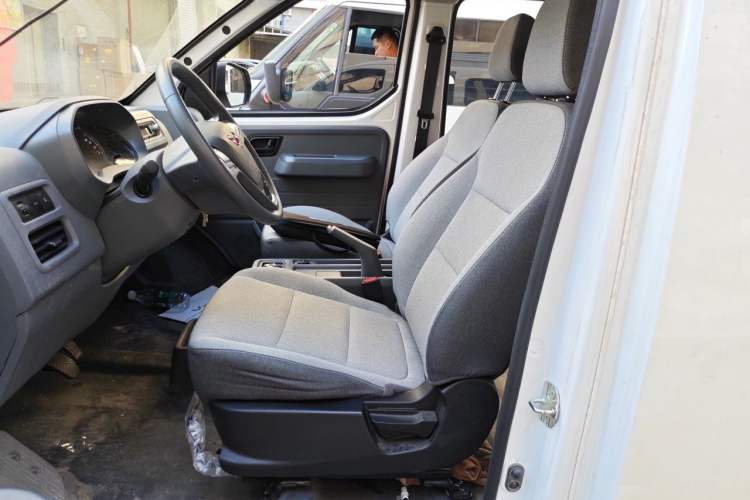 Used Wuling Yangguang 2025 Model 400km Bus Edition—Comfort Edition Left Front Seat