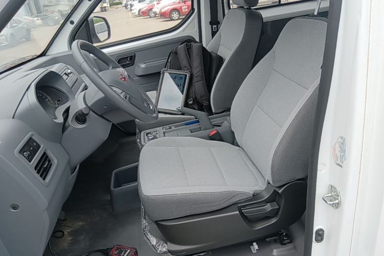 Used Wuling Yangguang 2025 Model 400km Bus Edition—Comfort Edition Left Front Seat