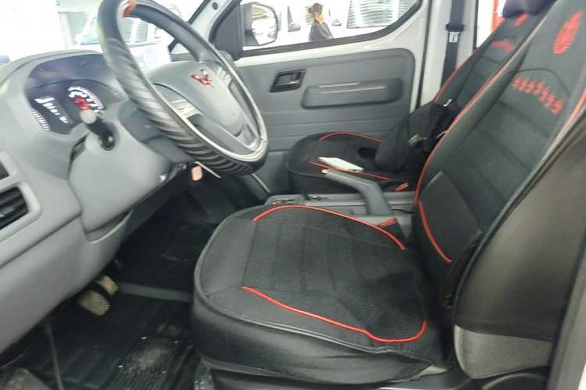 Used Wuling Yangguang 2025 Model 400km Bus Edition—Comfort Edition Left Front Seat