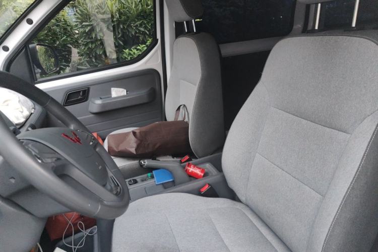 Used Wuling Yangguang 2025 Model 400km Bus Edition—Comfort Edition Left Front Seat
