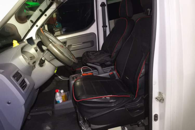 Used Wuling Yangguang 2025 Model 400km Bus Edition—Comfort Edition Left Front Seat