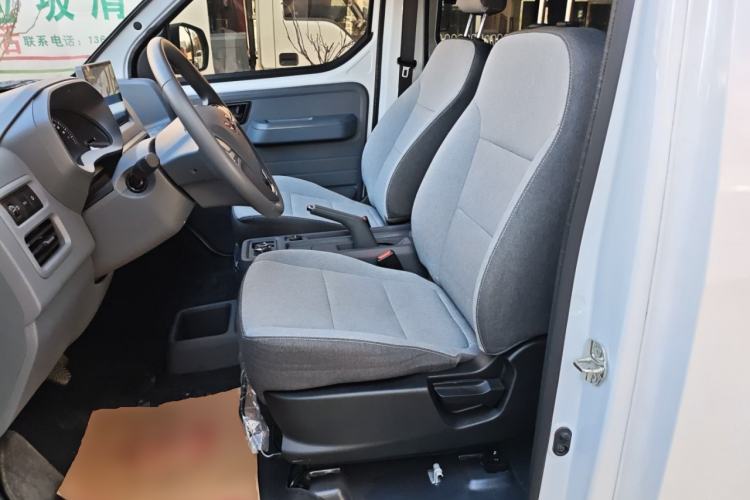 Used Wuling Yangguang 2025 Model 400km Bus Edition—Comfort Edition Left Front Seat