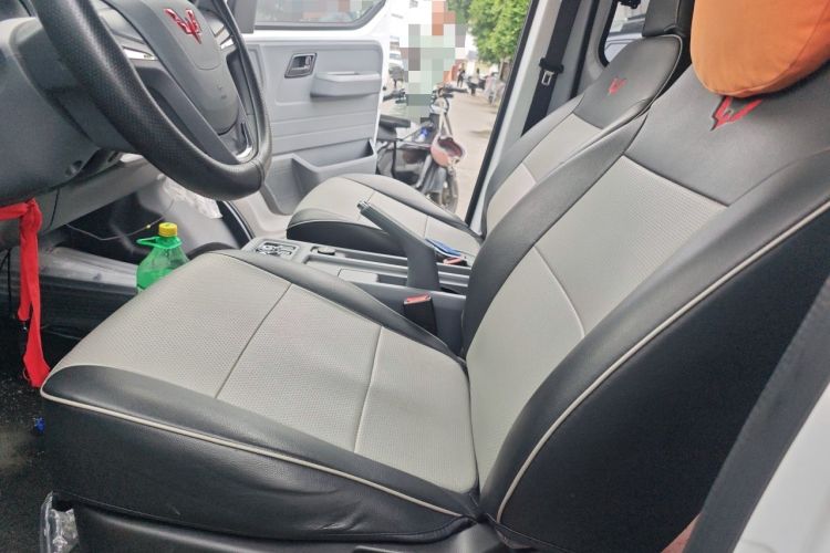 Used Wuling Yangguang 2025 Model 400km Bus Edition—Comfort Edition Left Front Seat