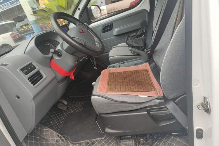 Used Wuling Yangguang 2025 Model 400km Bus Edition—Comfort Edition Left Front Seat