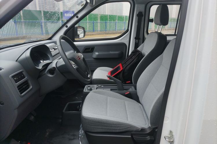 Used Wuling Yangguang 2025 Model 400km Bus Edition—Comfort Edition Left Front Seat