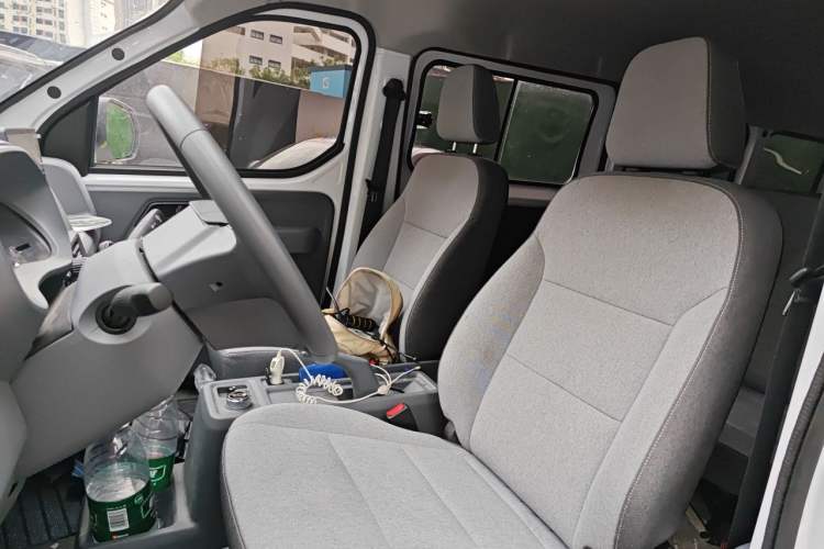 Used Wuling Yangguang 2025 Model 400km Bus Edition—Comfort Edition Left Front Seat