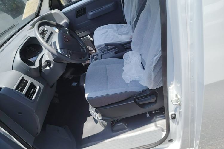 Used Wuling Yangguang 2025 Model 400km Bus Edition—Comfort Edition Left Front Seat