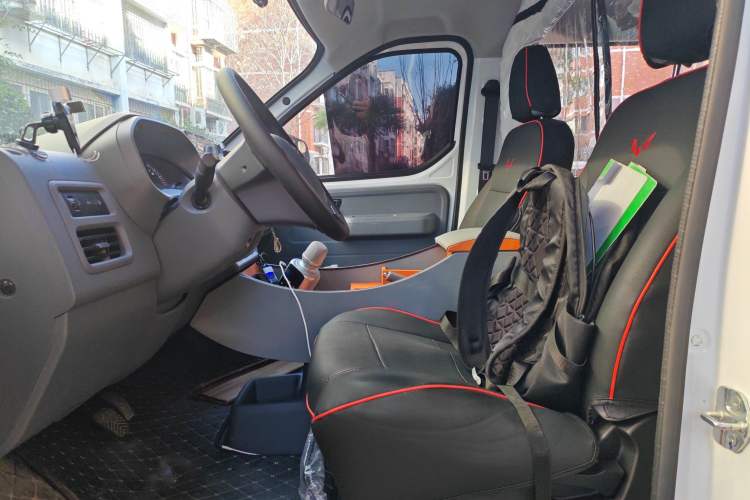 Used Wuling Yangguang 2025 Model 400km Bus Edition—Comfort Edition Left Front Seat