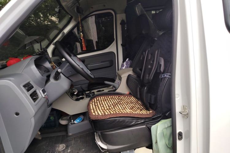 Used Wuling Yangguang 2025 Model 400km Bus Edition—Comfort Edition Left Front Seat