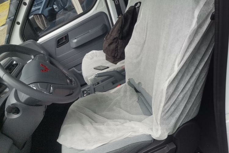 Used Wuling Yangguang 2025 Model 400km Bus Edition—Comfort Edition Left Front Seat