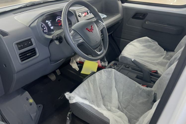 Used Wuling Yangguang 2025 Model 400km Bus Edition—Comfort Edition Left Front Seat