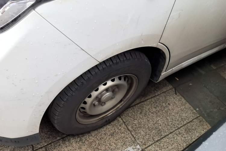 Used Wuling Yangguang 2025 Model 400km Bus Edition—Comfort Edition Left Front Wheel Hub