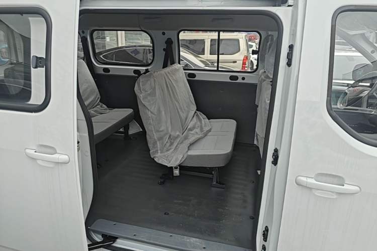 Used Wuling Yangguang 2025 Model 400km Bus Edition—Comfort Edition Left Rear Seat
