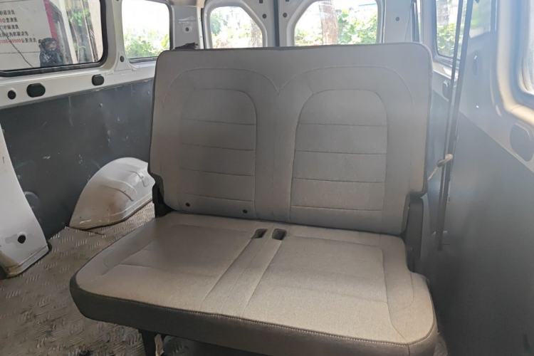 Used Wuling Yangguang 2025 Model 400km Bus Edition—Comfort Edition Left Rear Seat