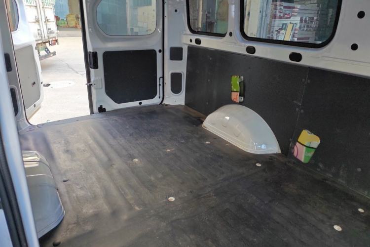 Used Wuling Yangguang 2025 Model 400km Bus Edition—Comfort Edition Left Rear Seat