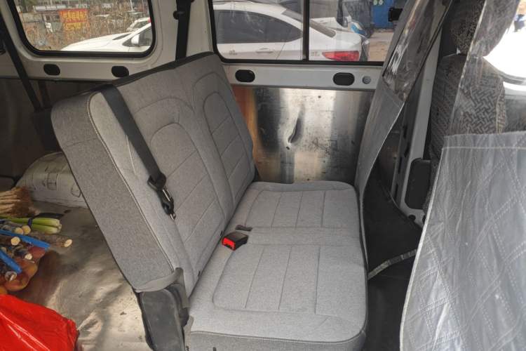 Used Wuling Yangguang 2025 Model 310KM Bus Edition—Customized by CATL Left Rear Seat