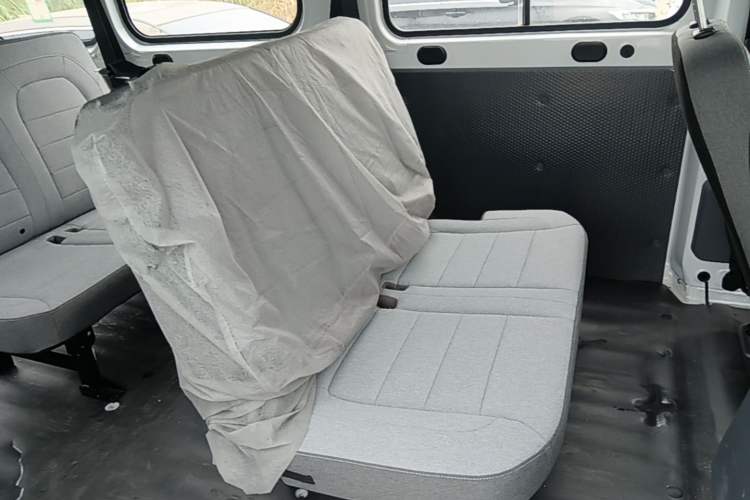Used Wuling Yangguang 2025 Model 400km Bus Edition—Comfort Edition Left Rear Seat