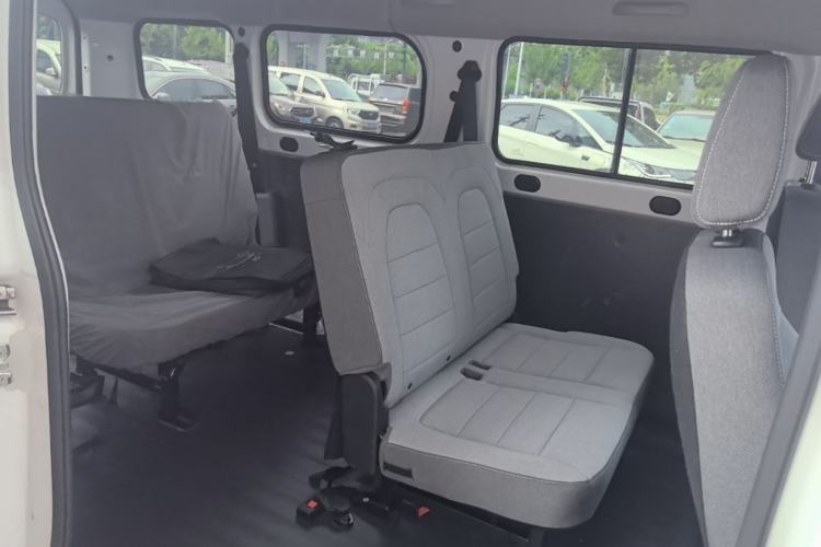 Used Wuling Yangguang 2025 Model 400km Bus Edition—Comfort Edition Left Rear Seat