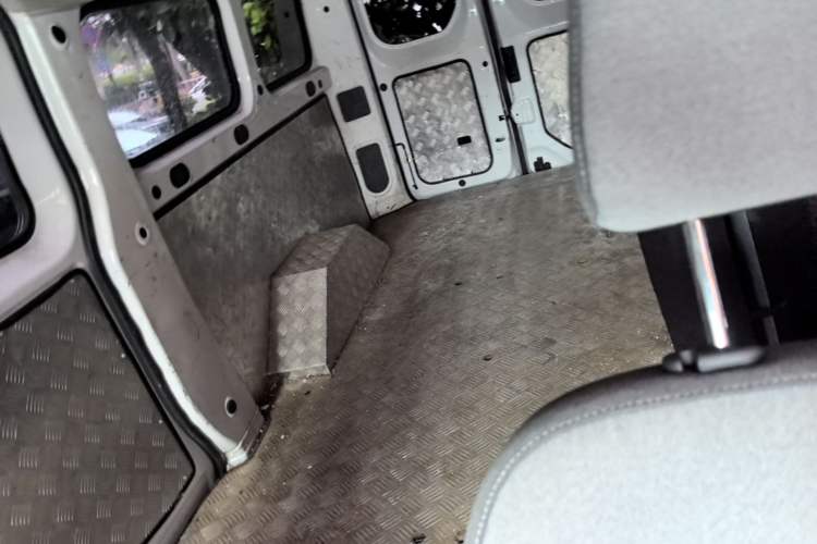 Used Wuling Yangguang 2025 Model 400km Bus Edition—Comfort Edition Left Rear Seat
