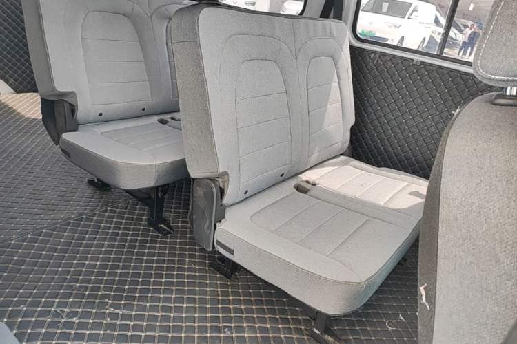 Used Wuling Yangguang 2025 Model 400km Bus Edition—Comfort Edition Left Rear Seat