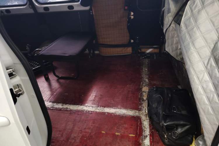 Used Wuling Yangguang 2025 Model 400km Bus Edition—Comfort Edition Left Rear Seat