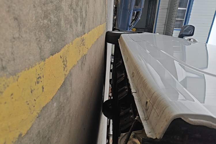 Used Wuling Yangguang 2025 Model 400km Bus Edition—Comfort Edition Left Side Sill
