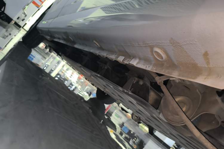 Used Wuling Yangguang 2025 Model 400km Bus Edition—Comfort Edition Left Side Sill