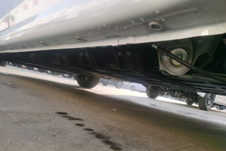 Used Wuling Yangguang 2025 Model 400km Bus Edition—Comfort Edition Left Side Sill