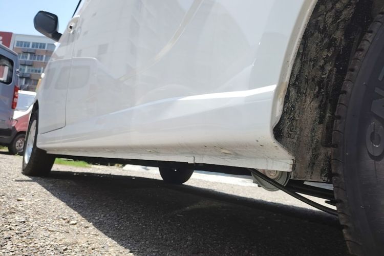 Used Wuling Yangguang 2025 Model 400km Bus Edition—Comfort Edition Left Side Sill