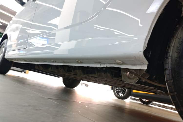 Used Wuling Yangguang 2025 Model 400km Bus Edition—Comfort Edition Left Side Sill