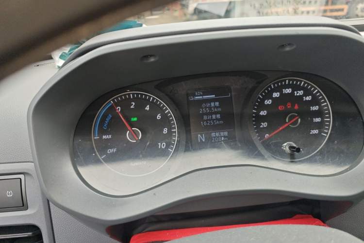 Used Wuling Yangguang 2025 Model 400km Bus Edition—Comfort Edition Odometer Close Up