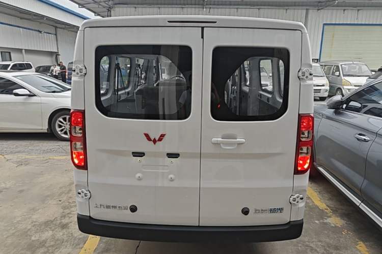 Used Wuling Yangguang 2025 Model 400km Bus Edition—Comfort Edition Rear