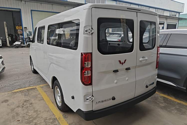 Used Wuling Yangguang 2025 Model 400km Bus Edition—Comfort Edition Rear Left 45 Deg